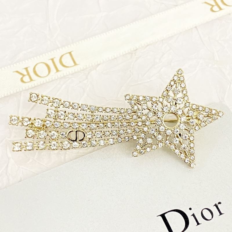 chr1st1an D10r brooches
